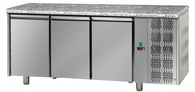 Stół chłodniczy z 3 drzwiami skrzydłowymi z blatem granitowym Blachy 600x400