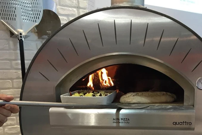 Piec do Pizzy opalany drewnem  na podstawie jezdnej | Quattro | ALFA FORNI - Commercial