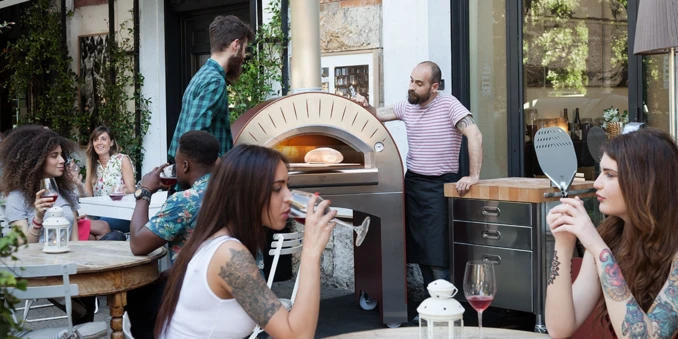 Piec do Pizzy opalany drewnem  na podstawie jezdnej | Quattro | ALFA FORNI - Commercial